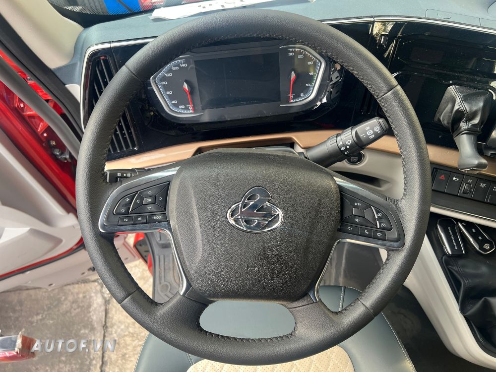 Tải 4 chân Chenglong H5V 310HP Thùng 9M9 Tải 18 Tấn